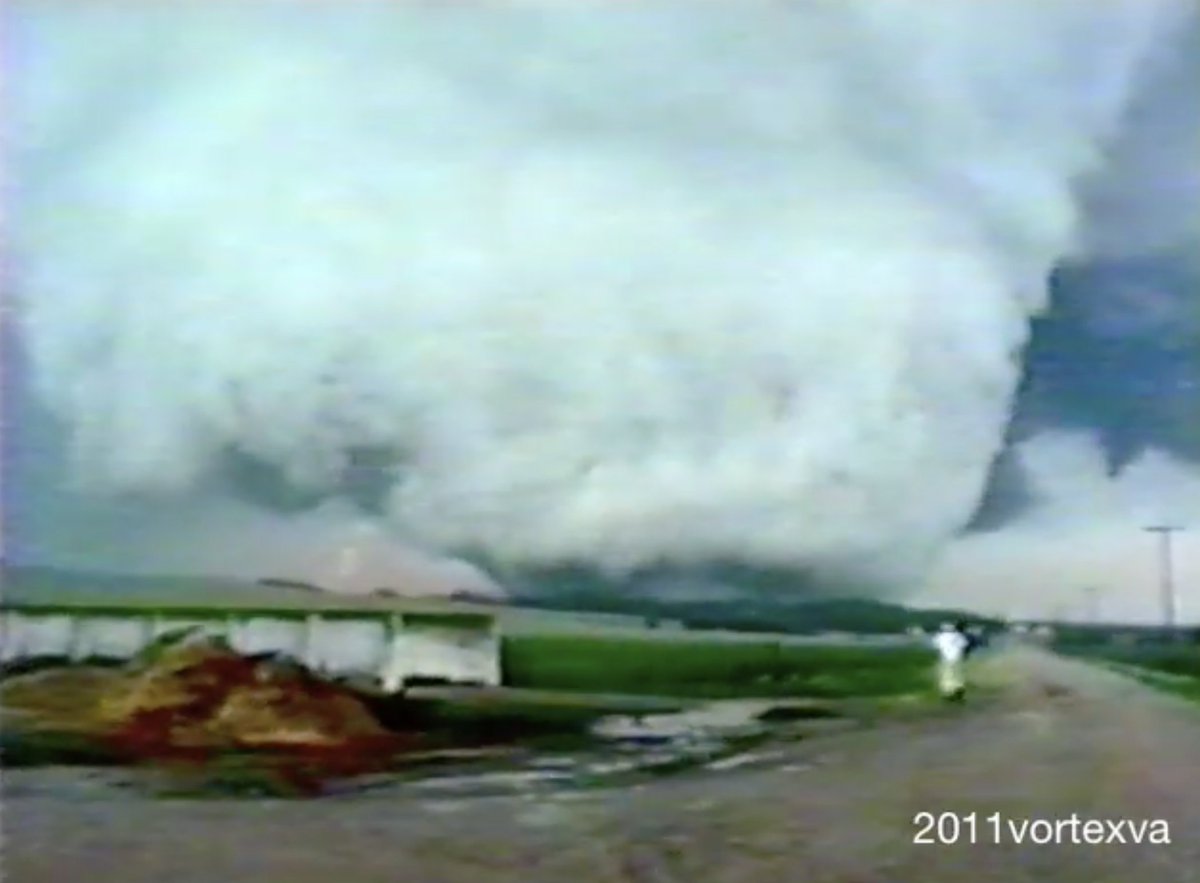wxmann's tweet photo. The Columbus, NE tornado of June 1998 would fix me https://t.co/hzZjGH8Zwa