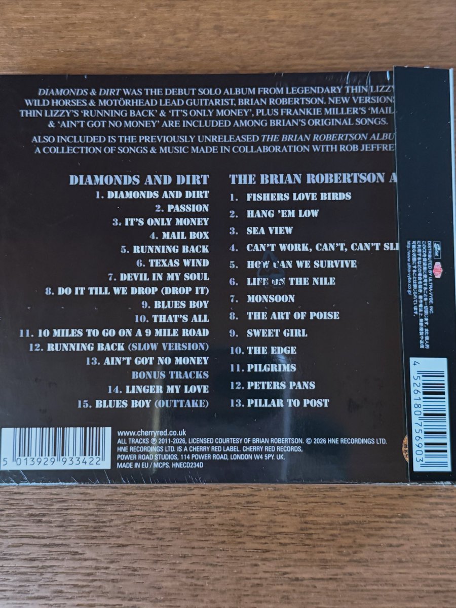 yutadean's tweet photo. ロボのアルバムが届きました。
Diamonds And Dirtは大好きなアルバムなんだけど、この2CDエディションの2枚目はThe Brian Robertson Albumというインストアルバムになってます。
インスト作品があるなんて知らんかった。

#brianrobertson #diamondsanddirt #thebrianrobertsonalbum #thinlizzy https://t.co/xECzueeo2u
