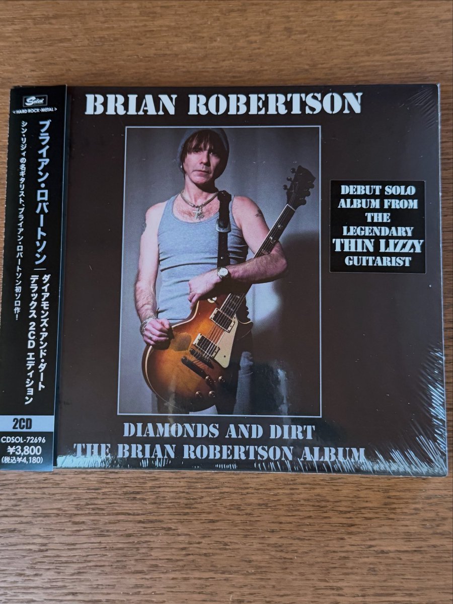yutadean's tweet photo. ロボのアルバムが届きました。
Diamonds And Dirtは大好きなアルバムなんだけど、この2CDエディションの2枚目はThe Brian Robertson Albumというインストアルバムになってます。
インスト作品があるなんて知らんかった。

#brianrobertson #diamondsanddirt #thebrianrobertsonalbum #thinlizzy https://t.co/xECzueeo2u