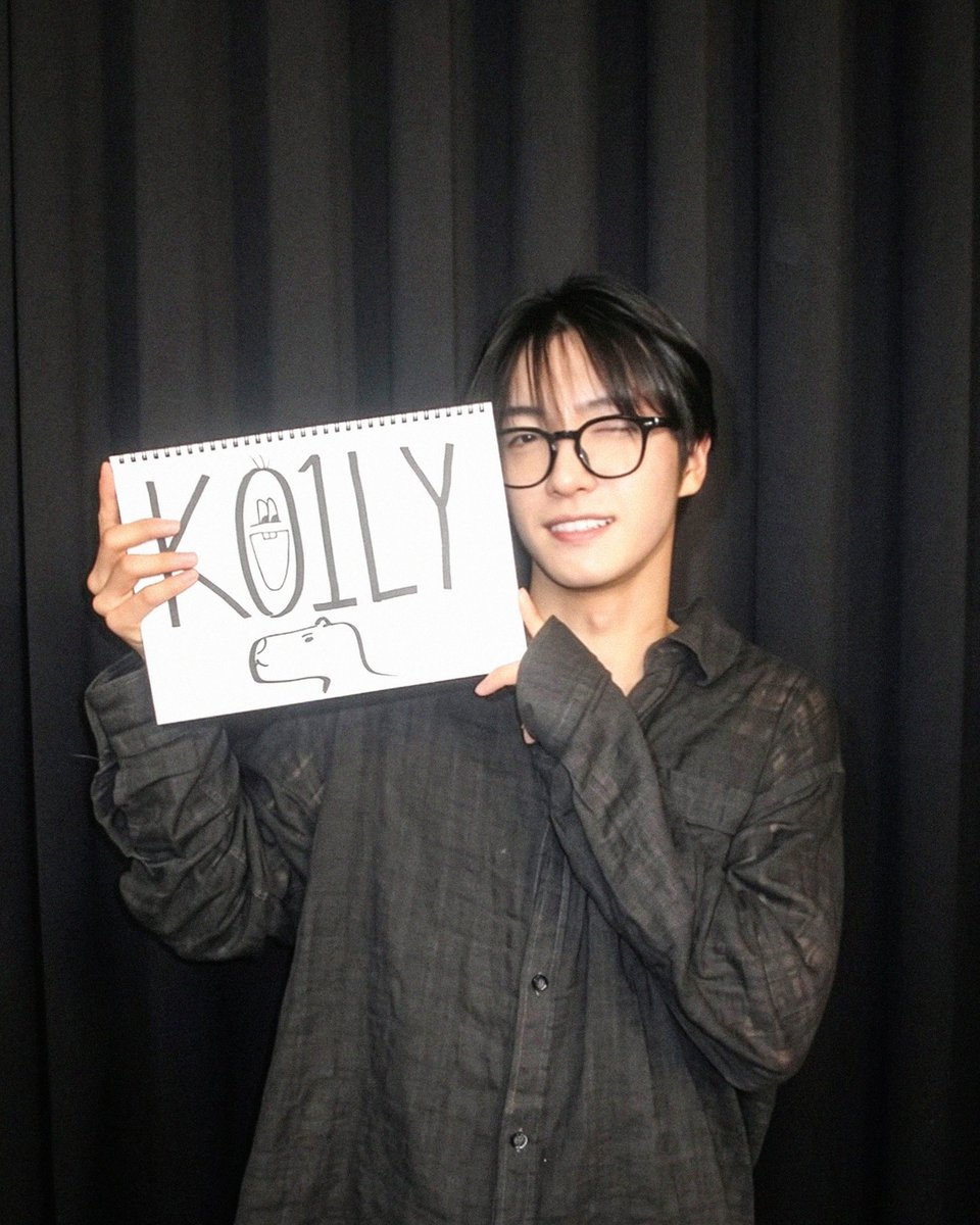 KO1KEYZGLOBAL's tweet photo. [📸] 260709 @KO1KEYZofficial (1/3)

To. KO1LY

It's so nice to finally meet you🗝️

July 9th is
a very special day
for both KO1KEYZ and KO1LY.

We can't wait
to meet you soon🫶🗝️

From. KO1KEYZ

#KO1KEYZ
#コイキーズ #코이키즈 
#KO1KEYZGLOBAL https://t.co/ZHjmWZpmlk