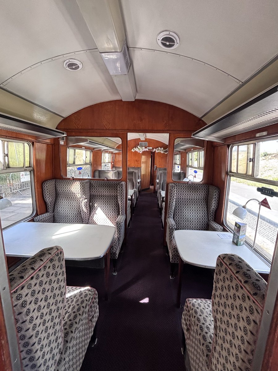 jinchan1959's tweet photo. ８日目、SL列車でブロードウェイの街へ
９日目はバイブリーなどの街へ
石造りの家が美しい
１０日目はバーミンガムでレンタカーを返却、列車でロンドンへ、ユーロスターでパリへ
乗る予定の列車が運休！
後の列車に変更 https://t.co/2unPEGhohV
