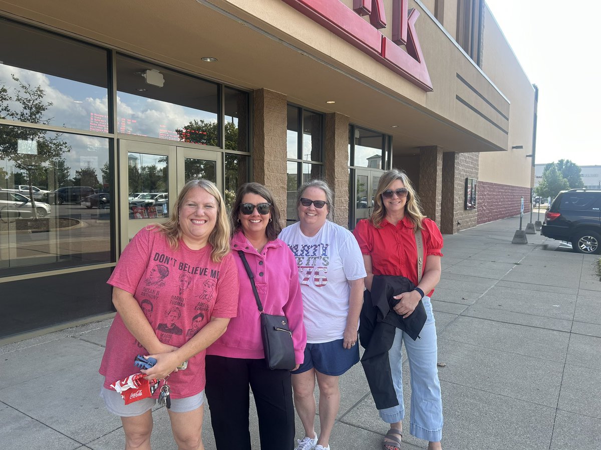 RebeccaBarker70's tweet photo. Shout out to @icivics for the ticket to see “Young Washington” 🇺🇸w/ some of my @passport2lead peeps😊 @KEDCGrants history teacher leaders summer fun!🇺🇸 
@KingWendy_m @DrJWEvansJr https://t.co/U0QM2RliPj