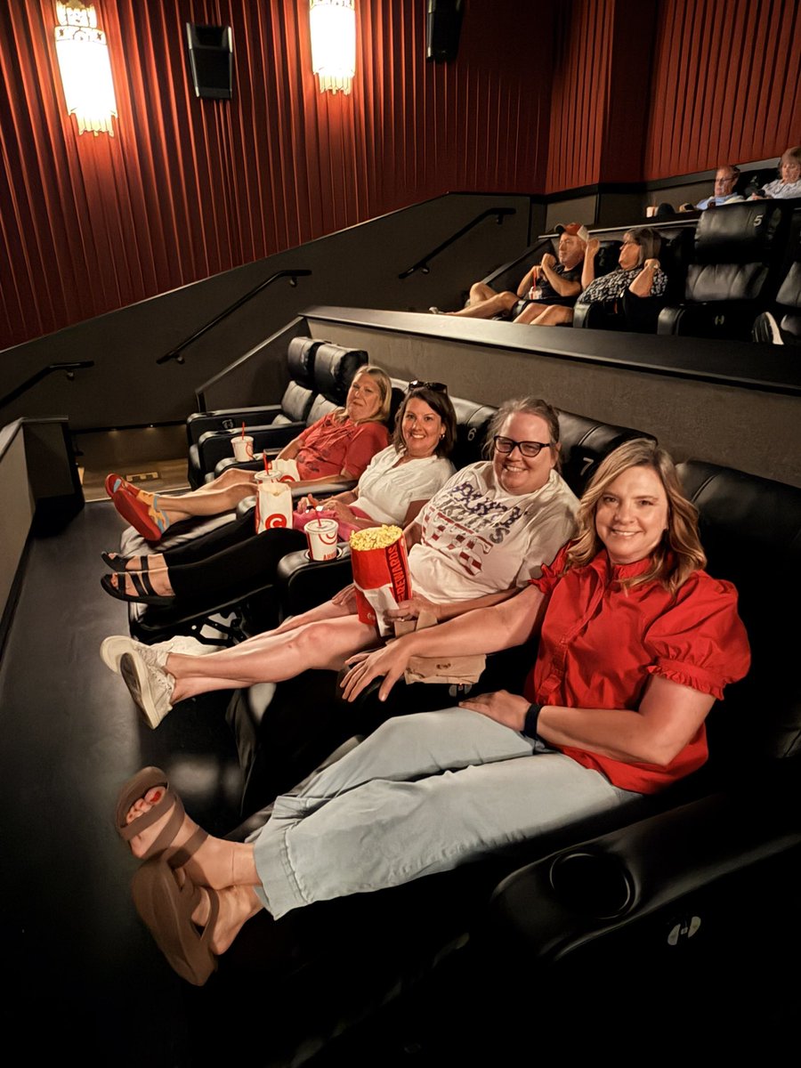 RebeccaBarker70's tweet photo. Shout out to @icivics for the ticket to see “Young Washington” 🇺🇸w/ some of my @passport2lead peeps😊 @KEDCGrants history teacher leaders summer fun!🇺🇸 
@KingWendy_m @DrJWEvansJr https://t.co/U0QM2RliPj