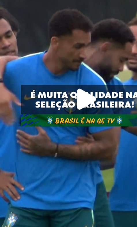 daniluzcrf's tweet photo. o cunha abraçando o danilo DO NADA e o danilo sabendo nem de onde veio e quem foi eu moro nesse momento https://t.co/iDqEPZsPK4