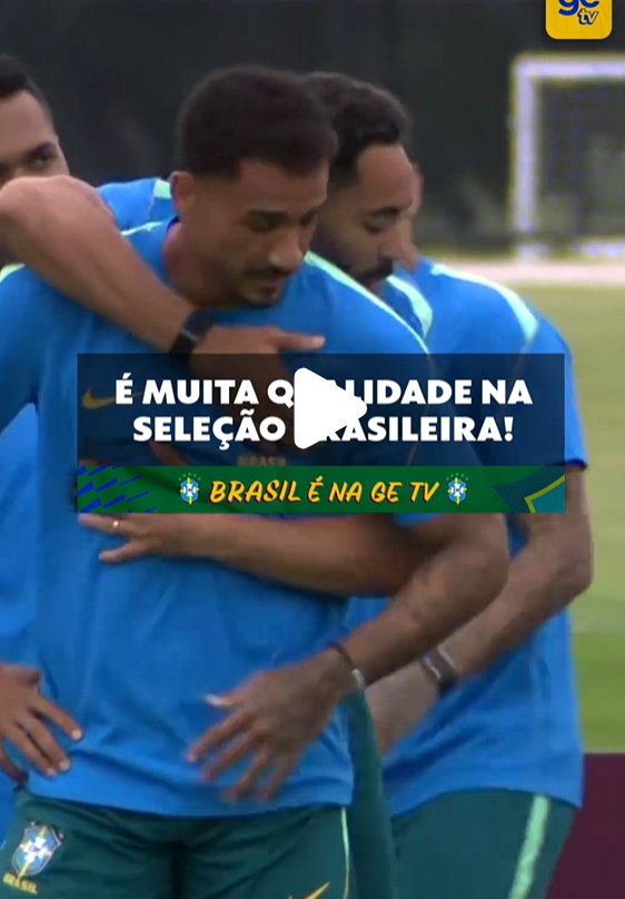 daniluzcrf's tweet photo. o cunha abraçando o danilo DO NADA e o danilo sabendo nem de onde veio e quem foi eu moro nesse momento https://t.co/iDqEPZsPK4