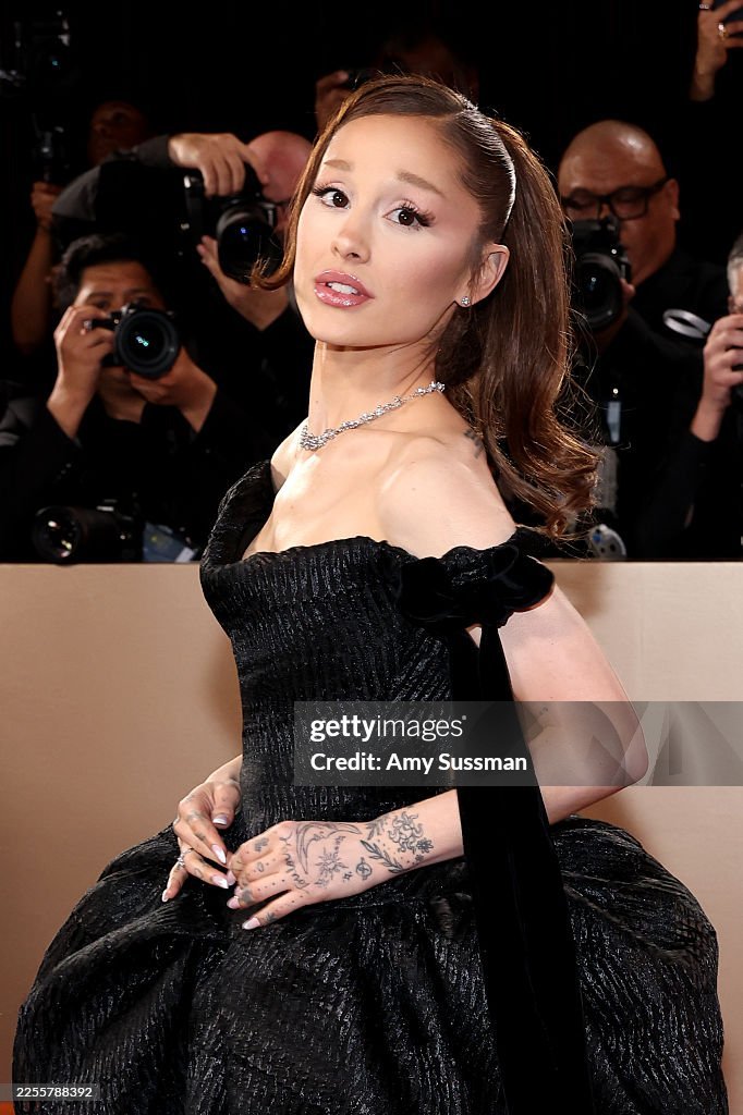 iluvchucechese's tweet photo. @khialanie @MeljeanLBBH @Teodoro3574021 @Spotify_numbers ariana grande rape accusations: 0 
---she never said no---
---11m debut---
felonie rape accusations: 1 https://t.co/Y1vxtRZWZr