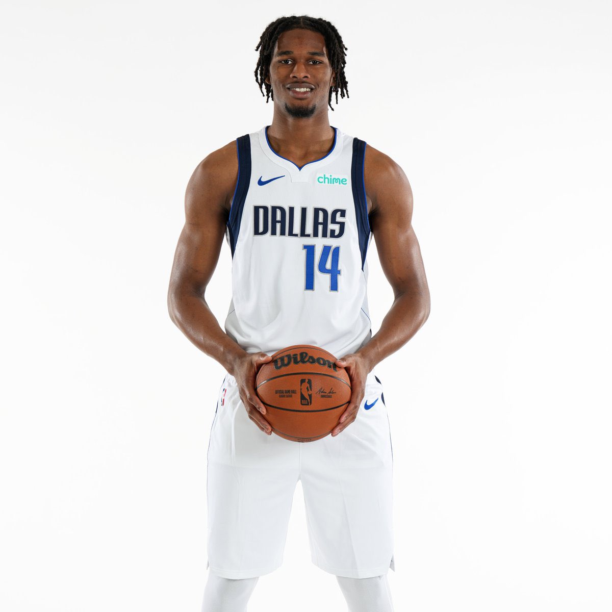 MavsFilmRoom's tweet photo. Morez Johnson in his first Summer League game:

27 points
8 rebounds
3 assists
2 blocks
3 steals
12/17 shooting (70.6%)
1/4 3PT (25%) https://t.co/SiblWE9jZl