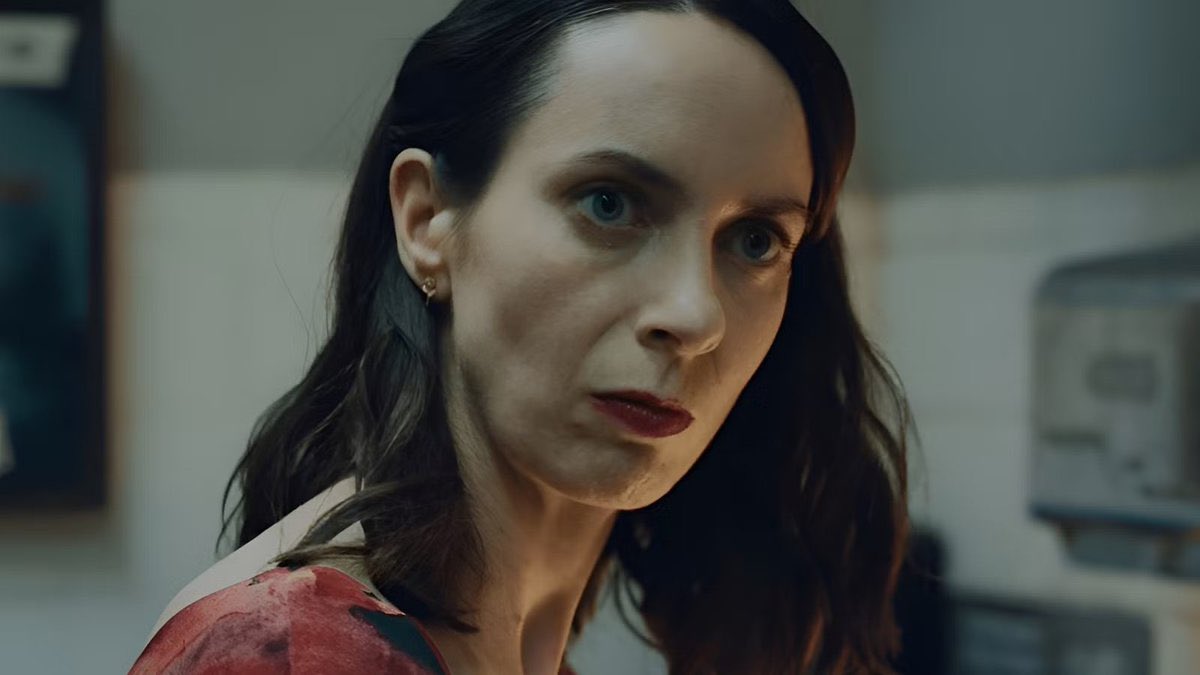 oxentepipoca's tweet photo. A indicada ao Emmy Kate O’Flynn como Patricia em ‘Widow’s Bay’, recente sucesso do Apple TV+. https://t.co/ye0Dtl91xL