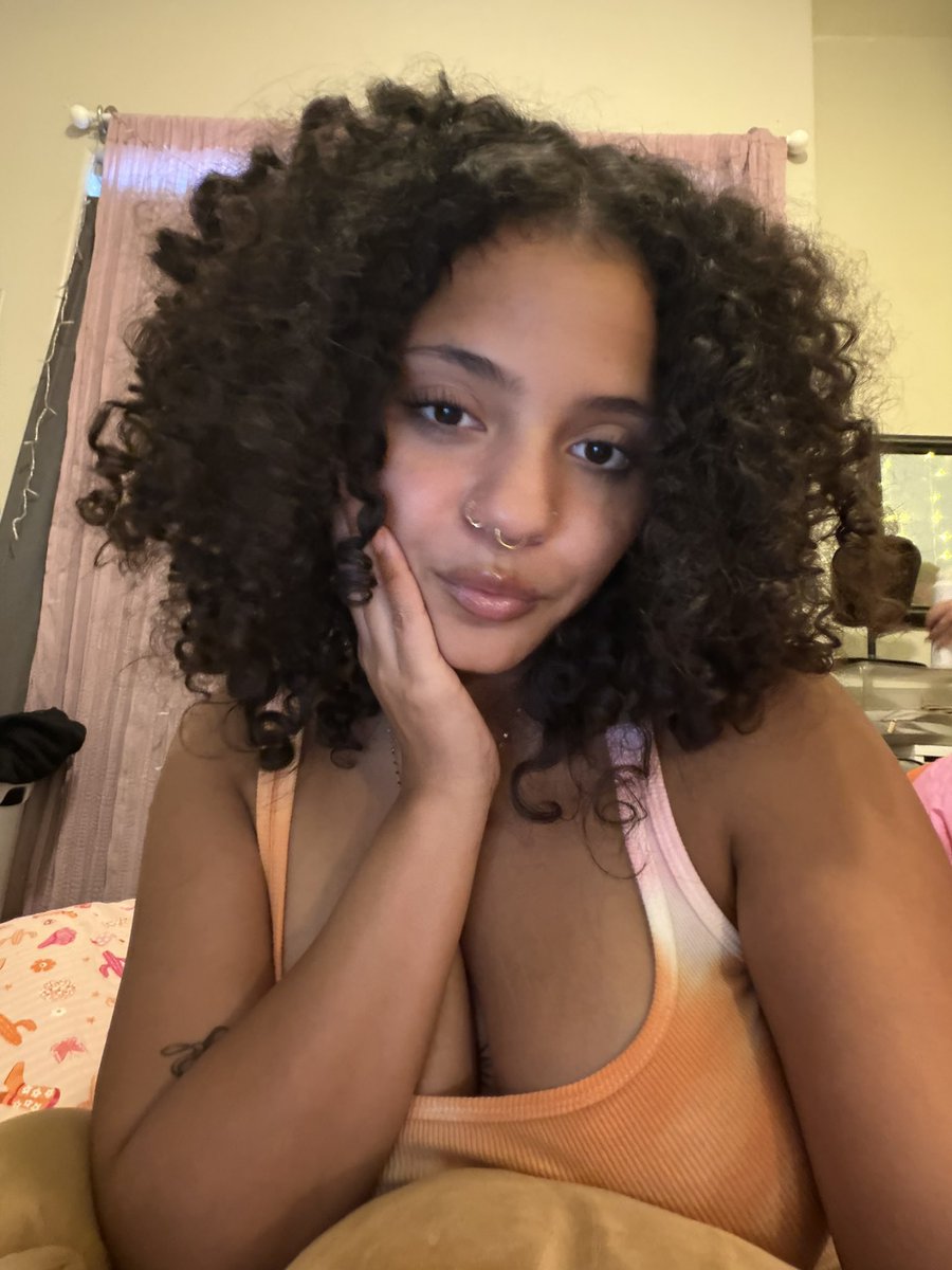 daishatingz's tweet photo. ignore the bed head https://t.co/LrKKvXsNB3