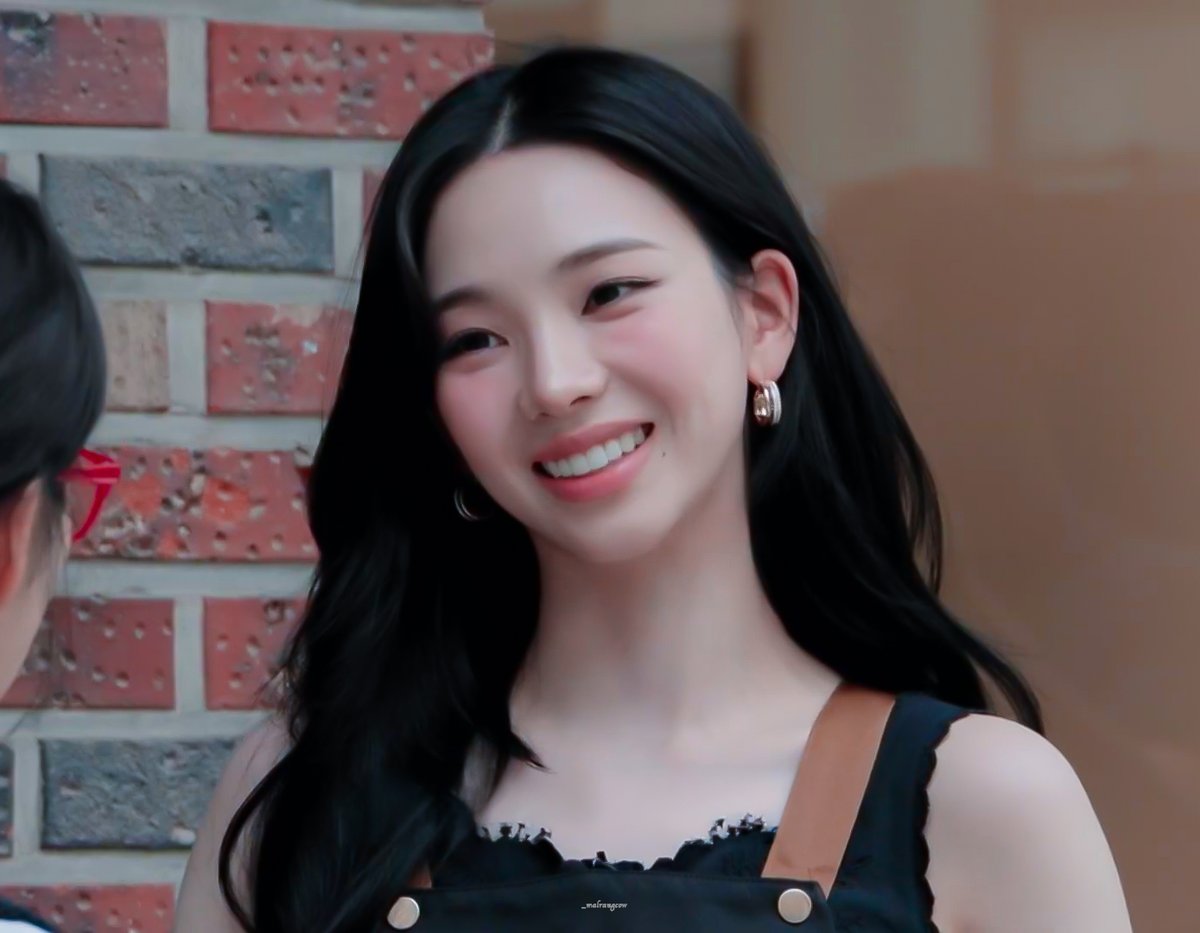 _malrangcow's tweet photo. 🖤🖤
#카리나 #KARINA 

44Caps🔗 https://t.co/9kkv83gRxg https://t.co/R2kv3b5x0W