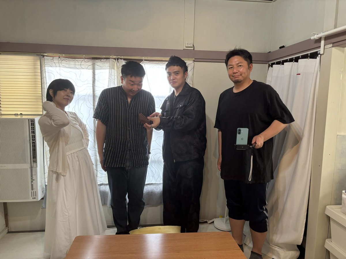 YurubitoPlay's tweet photo. 本日の #YURUBITO は #天使と悪魔
拾った財布を持ち主に返せと訴える天使と、ちょろまかせと唆す悪魔。
狭間で揺れる男…と思いきやまさかの展開が。
お茶目なキャラクターが光る、優さん作品です。

天使なのにキレてる齋藤香織でした😌

#チャンネル登録 #いいね #高評価

👀https://t.co/oRJPJHbI4y https://t.co/AsjNn3cSgv