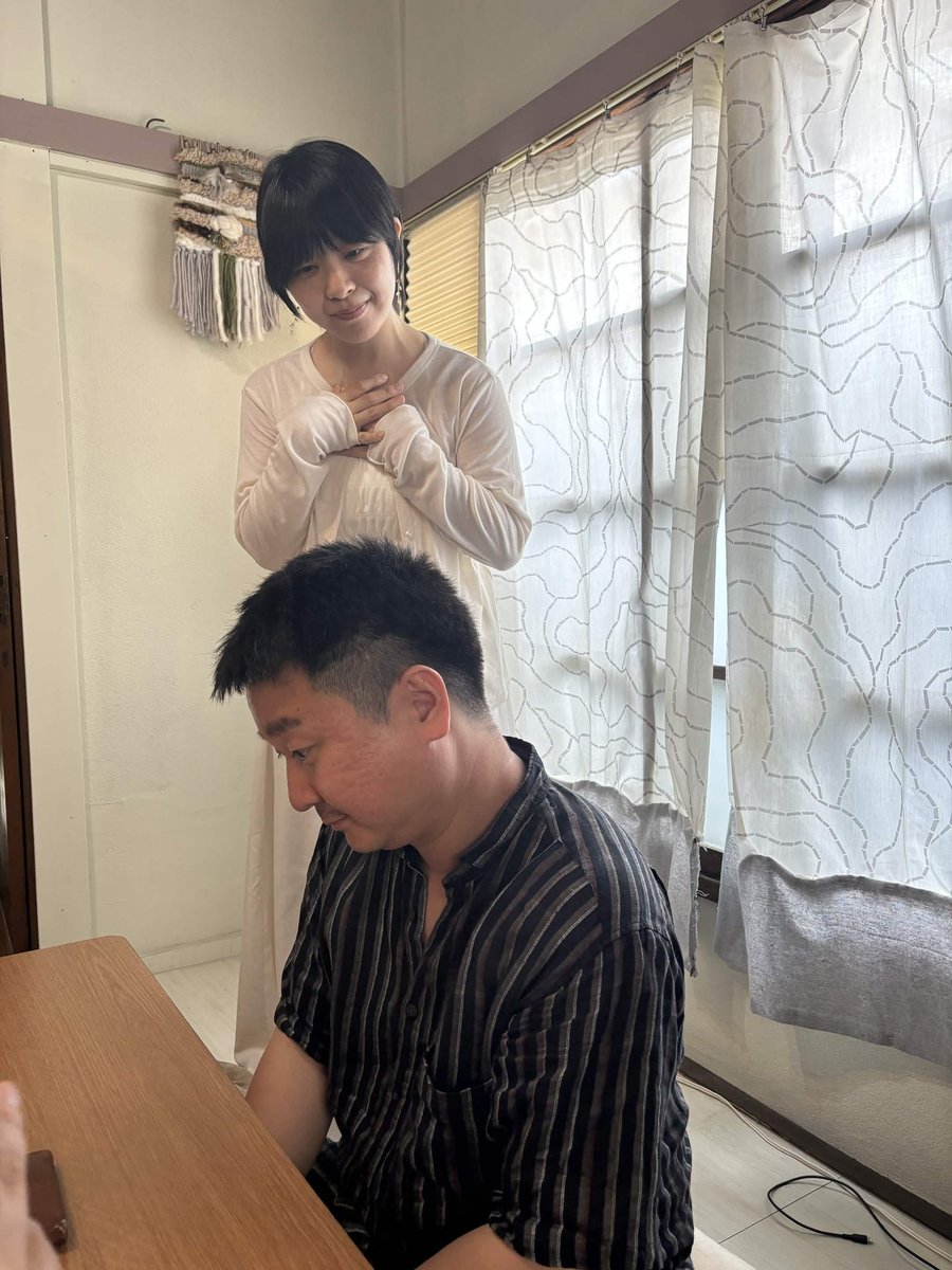 YurubitoPlay's tweet photo. 本日の #YURUBITO は #天使と悪魔
拾った財布を持ち主に返せと訴える天使と、ちょろまかせと唆す悪魔。
狭間で揺れる男…と思いきやまさかの展開が。
お茶目なキャラクターが光る、優さん作品です。

天使なのにキレてる齋藤香織でした😌

#チャンネル登録 #いいね #高評価

👀https://t.co/oRJPJHbI4y https://t.co/AsjNn3cSgv