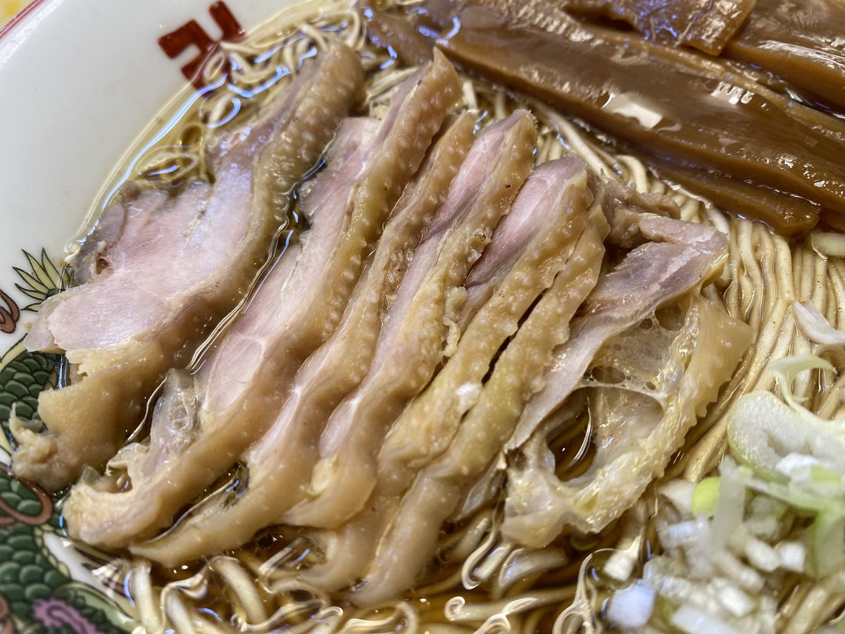 April_fooller's tweet photo. はじめて訪問したのが19年前ってのが自分でもびっくり

塩中華と二郎系の店まんじ/濃口中華そば大盛

当時は二郎系狙いで訪問してましたが、今は間違いなく中華そば狙いですねー。つっても最後に訪問したのが10年前でした 笑。シンプルかつこだわり強めのこの一杯はほんと唯一無二ですね♪うますぎぃ！ https://t.co/XkGib9i5E7