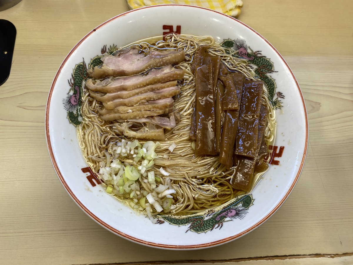 April_fooller's tweet photo. はじめて訪問したのが19年前ってのが自分でもびっくり

塩中華と二郎系の店まんじ/濃口中華そば大盛

当時は二郎系狙いで訪問してましたが、今は間違いなく中華そば狙いですねー。つっても最後に訪問したのが10年前でした 笑。シンプルかつこだわり強めのこの一杯はほんと唯一無二ですね♪うますぎぃ！ https://t.co/XkGib9i5E7