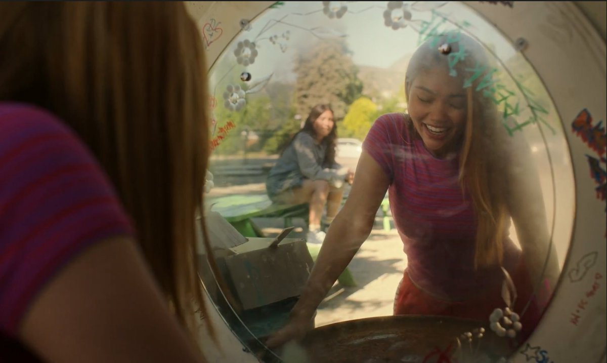 tvsapphics's tweet photo. idk something about the parallels of these two shots is so special to me i love lesbians and their mirror shots https://t.co/GbkYp7OEQu