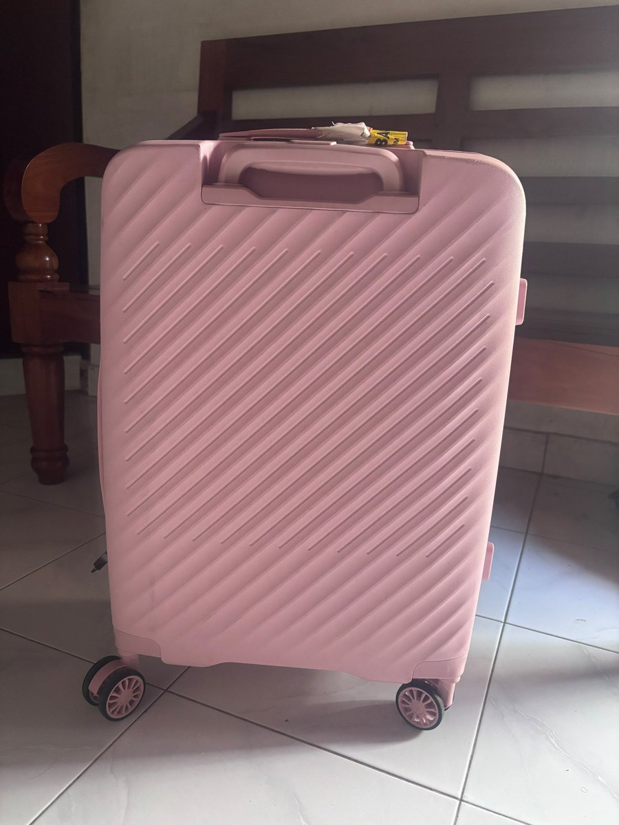 soownss's tweet photo. WTS!!! koper condotti, dm for price, baru kepakek sekali aja #zonauangㅤ https://t.co/D7NcvcYqWw