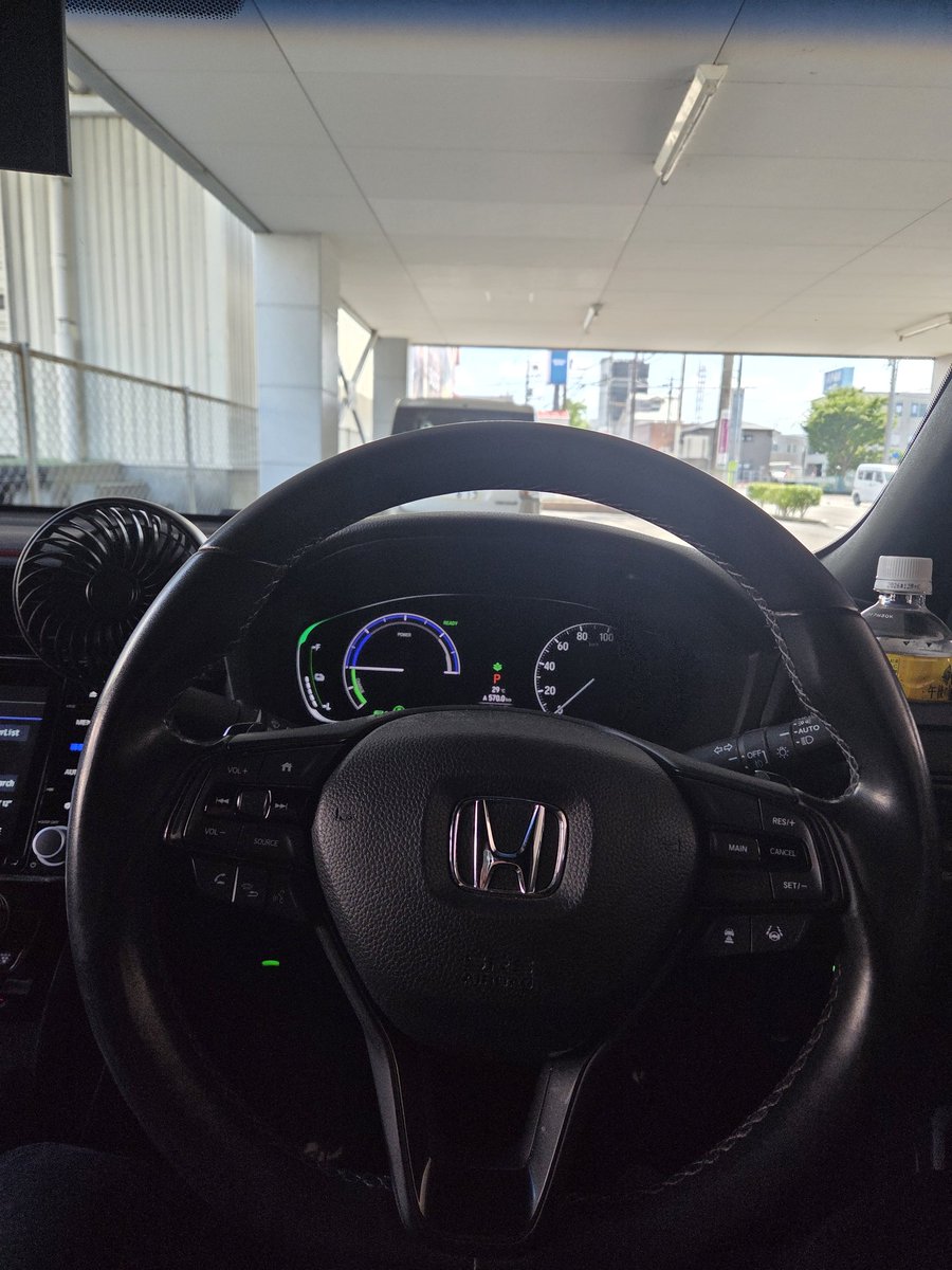 khoykn's tweet photo. ホンダ車のオートライト優秀じゃない？
他社だとちょっとした高架下を通過時だったり、こんな情況のように少し薄暗くなるとすぐライトが点灯する
ホンダ車はここは点けなくていい、点けるべきを理解してくれてる https://t.co/hWcy40x8RP