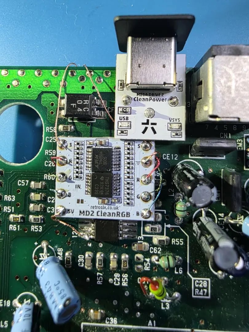 backoldgaming's tweet photo. @nic0344 @LukesGameStuff Un THS7376 classique en ampli clean rgb et un 3Peak TPH2504. https://t.co/w3sT2hu3Hd