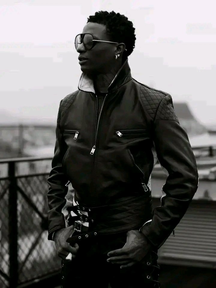 Triplehay070's tweet photo. 16/7 For Ayo Balogun dodo dawa 

Make everybody clear road for omo ologo unlimited @wizkidayo https://t.co/UtYUXrqe7X