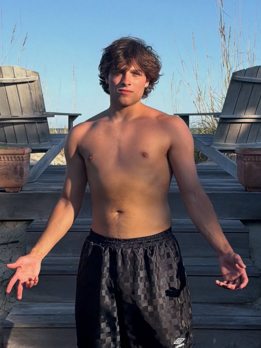 mttssrn's tweet photo. he looks so majestic here woah https://t.co/NsFjTwHOJJ