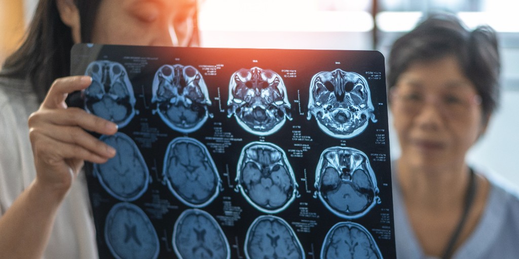 pitt_medicine's tweet photo. Hope for ending Alzheimer's starts with research. 

Thanks to a generous gift from Gail and Roberto Cañizares through the Cane-Bridge Foundation, @PittADRC researchers can continue advancing earlier detection and better treatments.  

Read more at https://t.co/8vkwe35obU. https://t.co/EKdVjQ2DKK