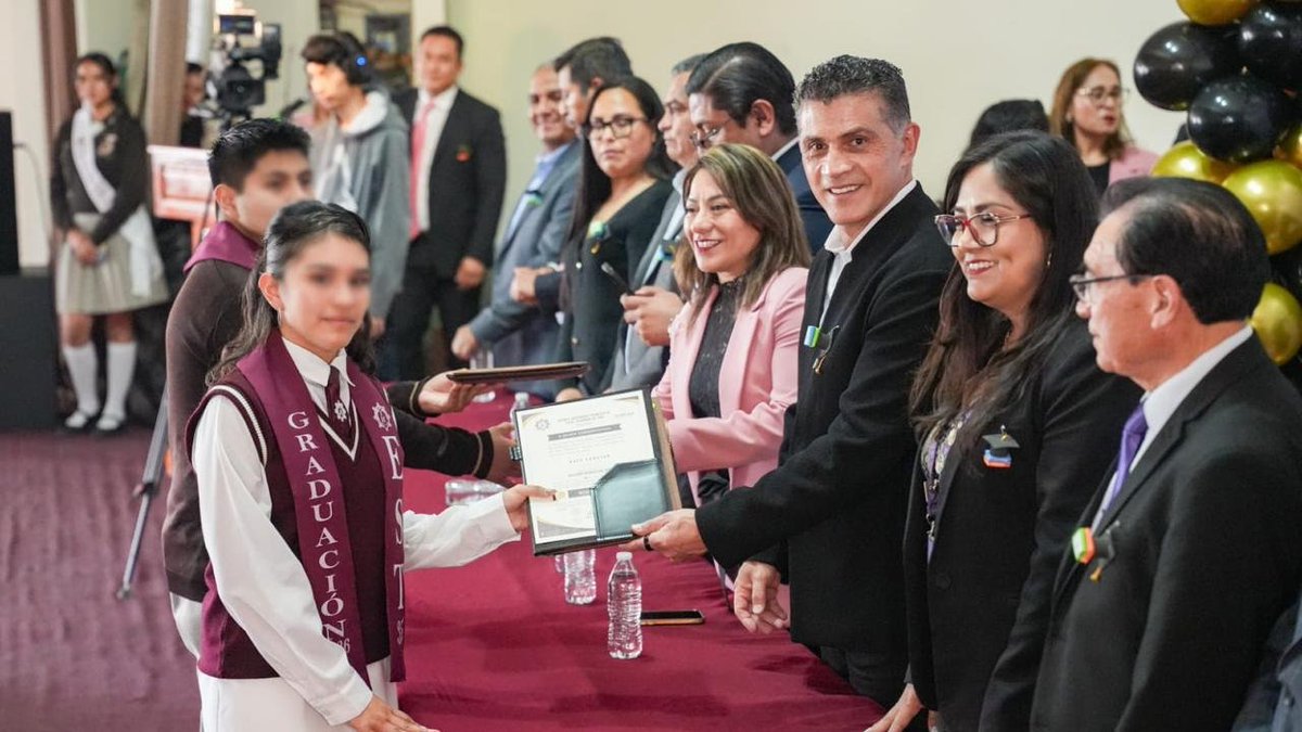 sanchezgarciatx's tweet photo. Es un honor ser padrino de los jóvenes egresados de la Secundaria Técnica No. 35 y acompañarlos hoy en su ceremonia de graduación.

Muchas felicidades por este logro, que es resultado de su esfuerzo, constancia y del respaldo de sus familias, maestras y maestros.

Les deseo el mayor de los éxitos en esta nueva etapa.