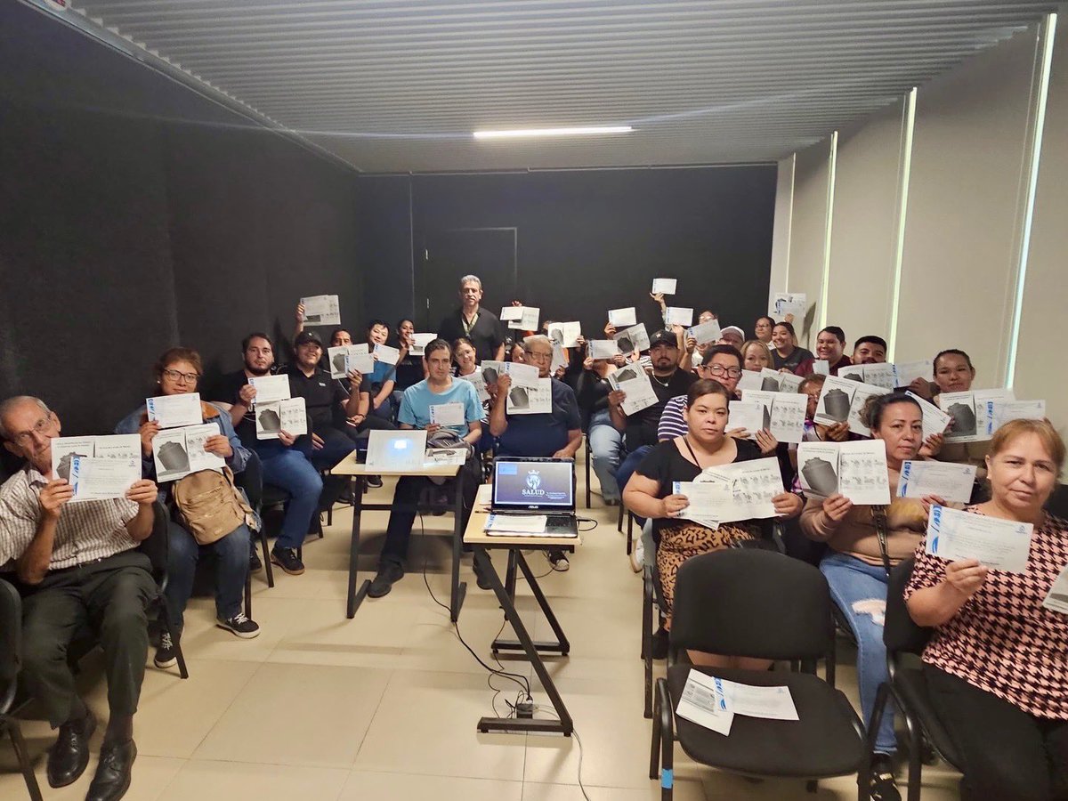 JSVI_Irapuato's tweet photo. Como parte de las acciones de Protección contra Riesgos Sanitarios, impartimos el curso “Buenas Prácticas de Higiene en el Manejo de Alimentos”, fortaleciendo los conocimientos de personal del Hospital Médica Insurgentes y manejadores de alimentos de Cuerámaro, Pénjamo y Abasolo. https://t.co/rgHuHpvdc0