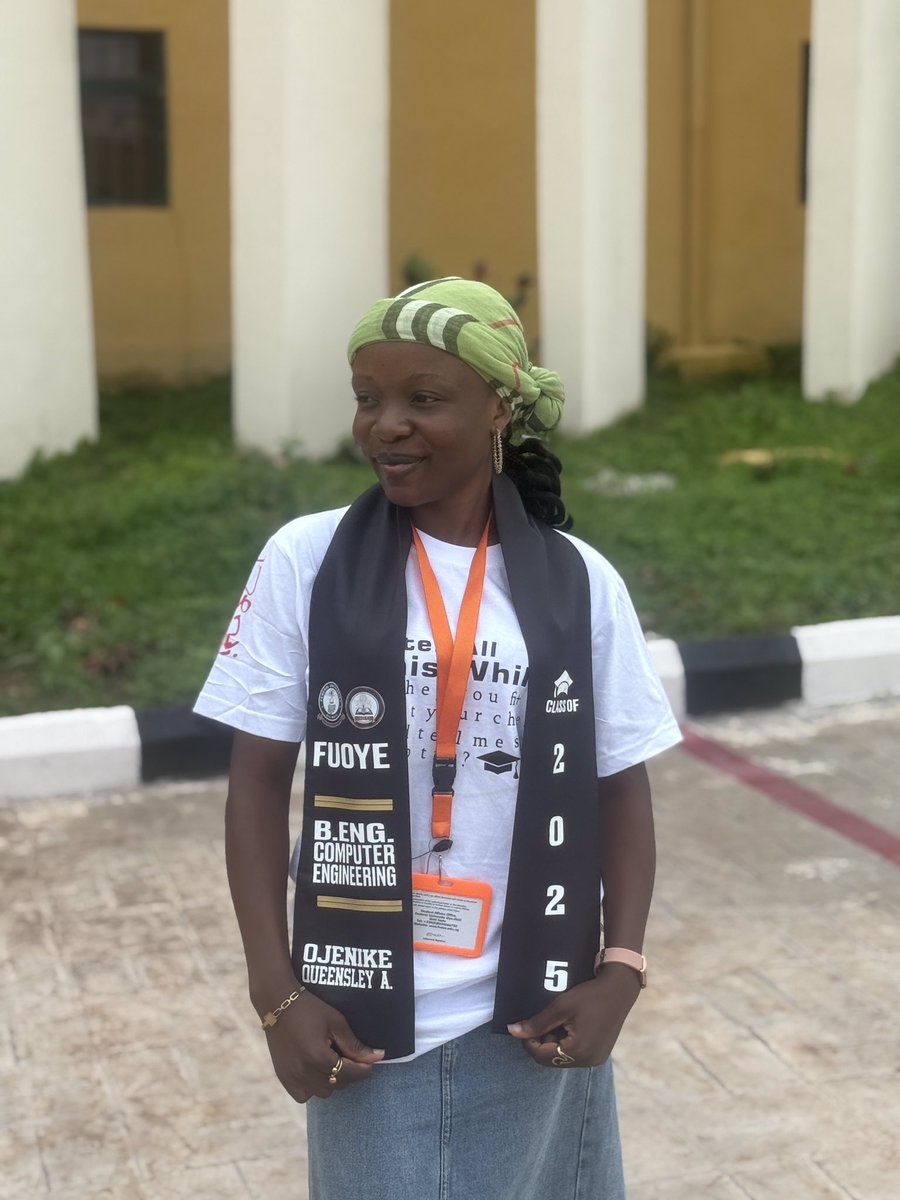 TechQ75457's tweet photo. B.Eng bagged successfully😊🥰

A degree hotter😌

Little Miss Graduate❤️🥰 https://t.co/EE1aTg44QX