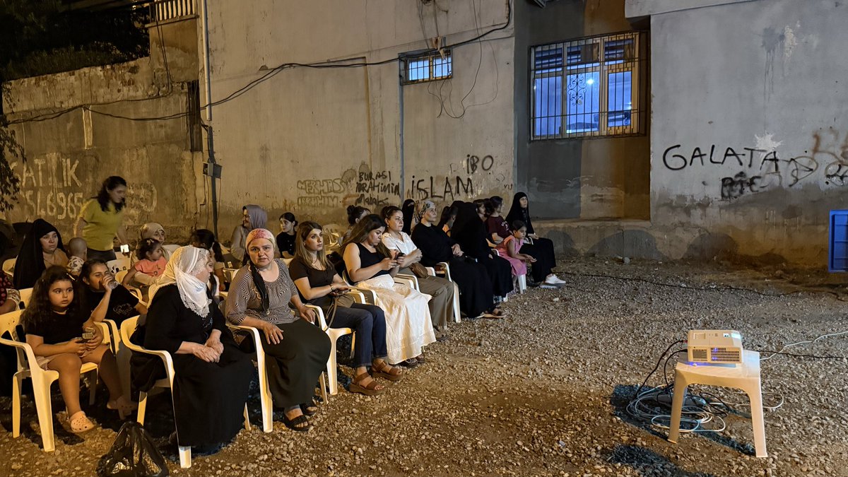 cizre_belediye's tweet photo. Belediyemiz Kadın Politikaları Müdürlüğü tarafından Dağkapı Mahallesi Kartal Sokak'ta kadınlara yönelik Meme ve Rahim Ağzı Kanseri Farkındalık Semineri düzenlendi.

Seminer, Muhlise Bil tarafından gerçekleştirilirken, katılımcılara meme ve rahim ağzı kanserinde erken teşhisin önemi, korunma yöntemleri ve düzenli sağlık kontrolleri hakkında bilgilendirme yapıldı.