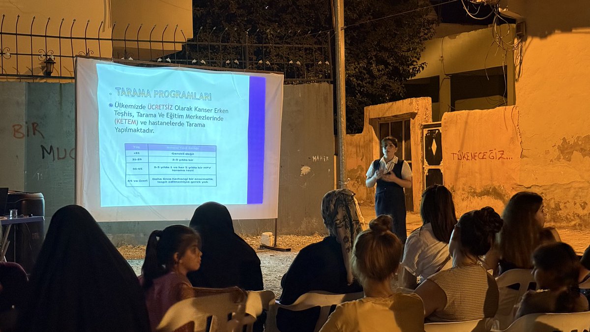 cizre_belediye's tweet photo. Belediyemiz Kadın Politikaları Müdürlüğü tarafından Dağkapı Mahallesi Kartal Sokak'ta kadınlara yönelik Meme ve Rahim Ağzı Kanseri Farkındalık Semineri düzenlendi.

Seminer, Muhlise Bil tarafından gerçekleştirilirken, katılımcılara meme ve rahim ağzı kanserinde erken teşhisin önemi, korunma yöntemleri ve düzenli sağlık kontrolleri hakkında bilgilendirme yapıldı.