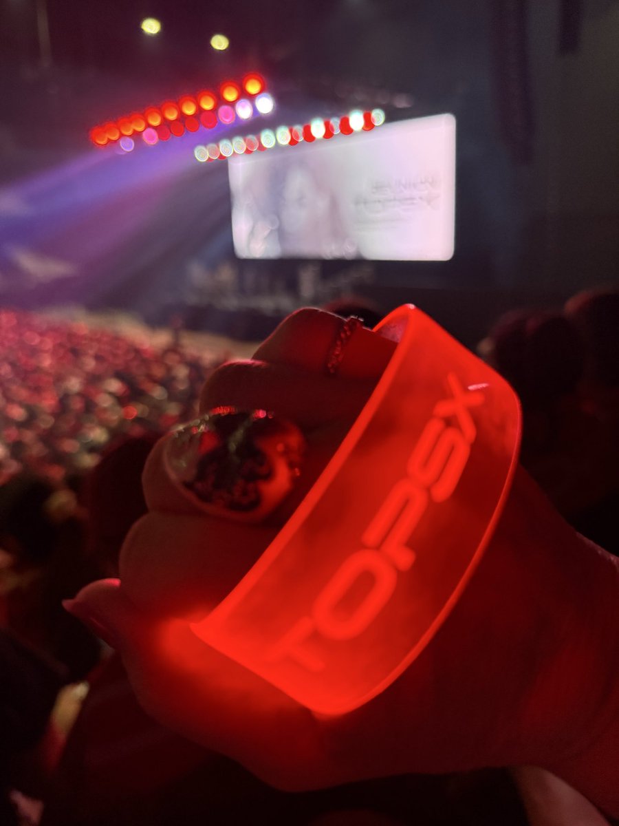 DC78rd's tweet photo. 余韻に浸る間もなく
羽田に向かってる
春から予約してた旅行と
重ならないでタプに会えた
ハード日程も年末大阪～の
年明けコチョク🇰🇷2017から10年振り😆
私も確実に歳を重ねたけど💦
昨夜タプにハグされた
80過ぎの先輩ペンさんが
素敵だった
元気と幸せをありがとう💕
8時のフライト✈️
行ってきます https://t.co/p6rYSgm4gY