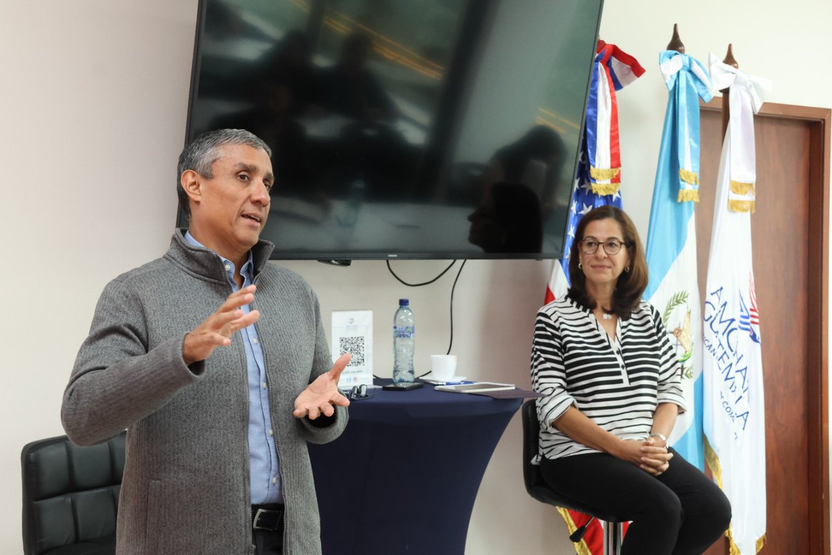AmChamGT's tweet photo. En nuestro Comité Laboral y de Salud y Seguridad Ocupacional (SySO) llevamos a cabo una enriquecedora conversación sobre la importancia de las Normas Técnicas Guatemaltecas en Salud y Seguridad Ocupacional y su contribución a la prevención de riesgos en los centros de trabajo.

Agradecemos a la Dra. Claudia Meneses y al Ing. Rodolfo Obregón por compartir su experiencia y generar un valioso intercambio de conocimientos sobre la implementación de sistemas de vigilancia epidemiológica en salud ocupacional, así como los desafíos y oportunidades para fortalecer la seguridad, la salud y el bienestar de los trabajadores en Guatemala.

Gracias a todos los participantes por formar parte de este espacio de diálogo, aprendizaje y construcción de mejores prácticas para un entorno laboral más seguro.