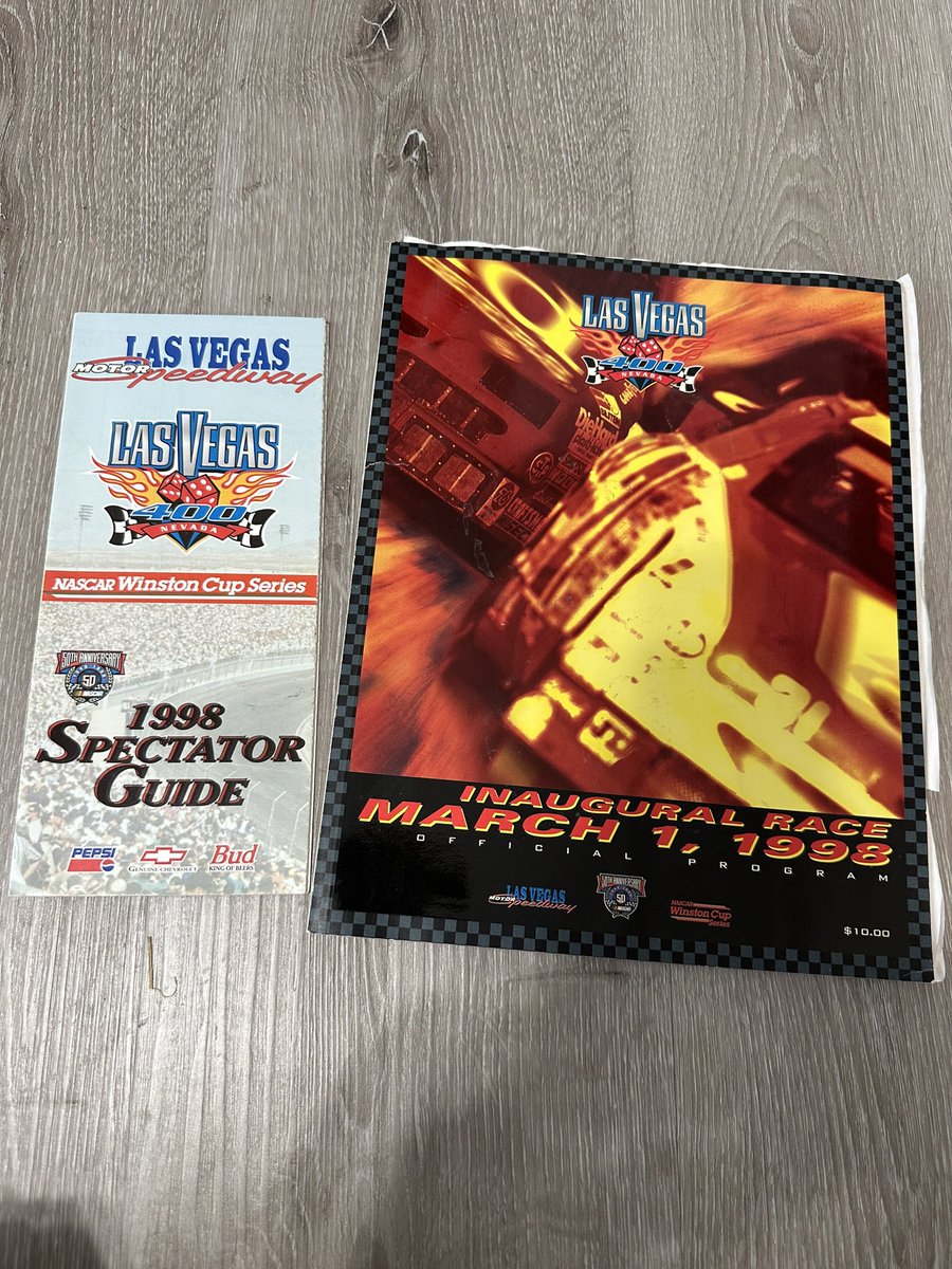 MichaelDEdits's tweet photo. Was going through my grandpas old magazines and I found the program and fan guide for the inaugural Las Vegas 400 
Pretty neat find @LVMotorSpeedway 
#nascar https://t.co/6ewJmsdxrG
