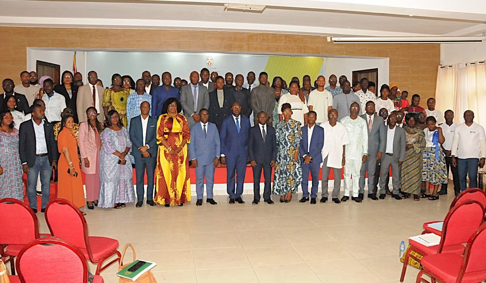 tg_antoi8's tweet photo. Au #CETEF, l'excellence togolaise affûte ses armes. Ce 9 juillet, la #HAUQE, l'#INPIT et le #BRMN ont réuni nos entrepreneurs pour propulser le "Made in Togo" au sommet. Qualité, innovation et protection intellectuelle avec le cap sur la conquête des marchés africains. #Togo https://t.co/ptrny9tQFP