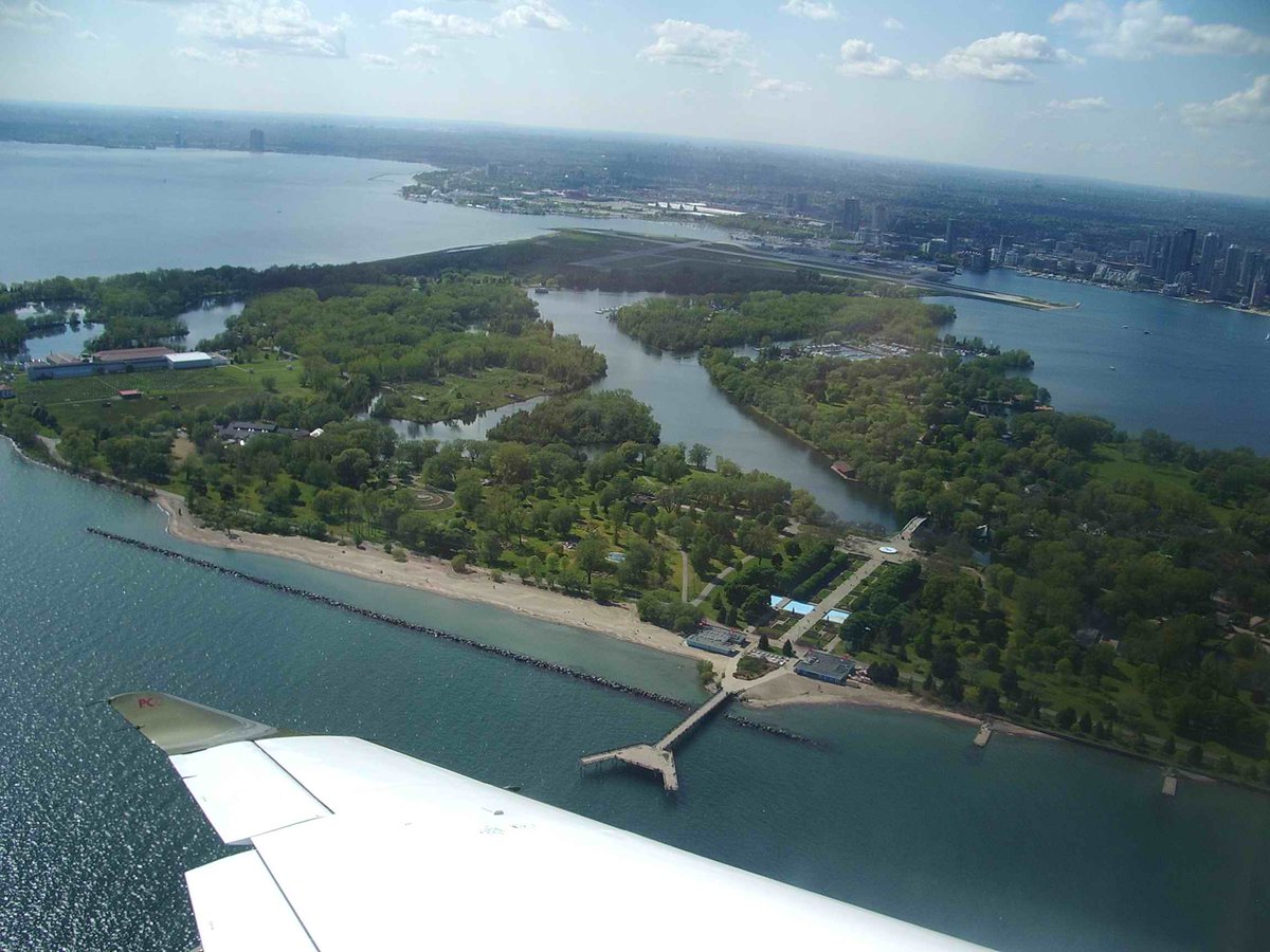 CanadaGray's tweet photo. Pearson served 47 million passengers in 2025. Toronto Island Airport: 1.7 million. Pearson has plans to serve 60 million. Does Toronto Island Airport need to become massive and wreck all this? #NoJetsTO #cdnpoli https://t.co/nRrLH24xsp