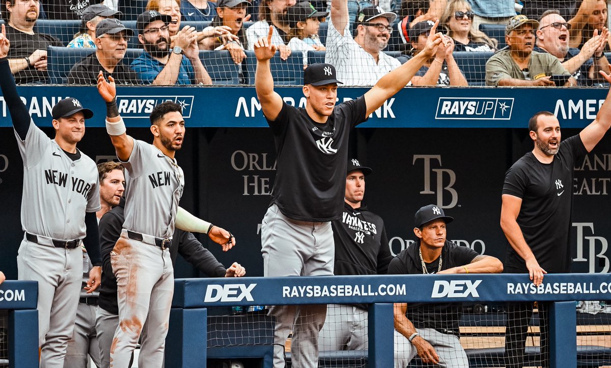 Yankees's tweet photo. Smiles all around 😁

#RepBX https://t.co/uMM8EJFQNY