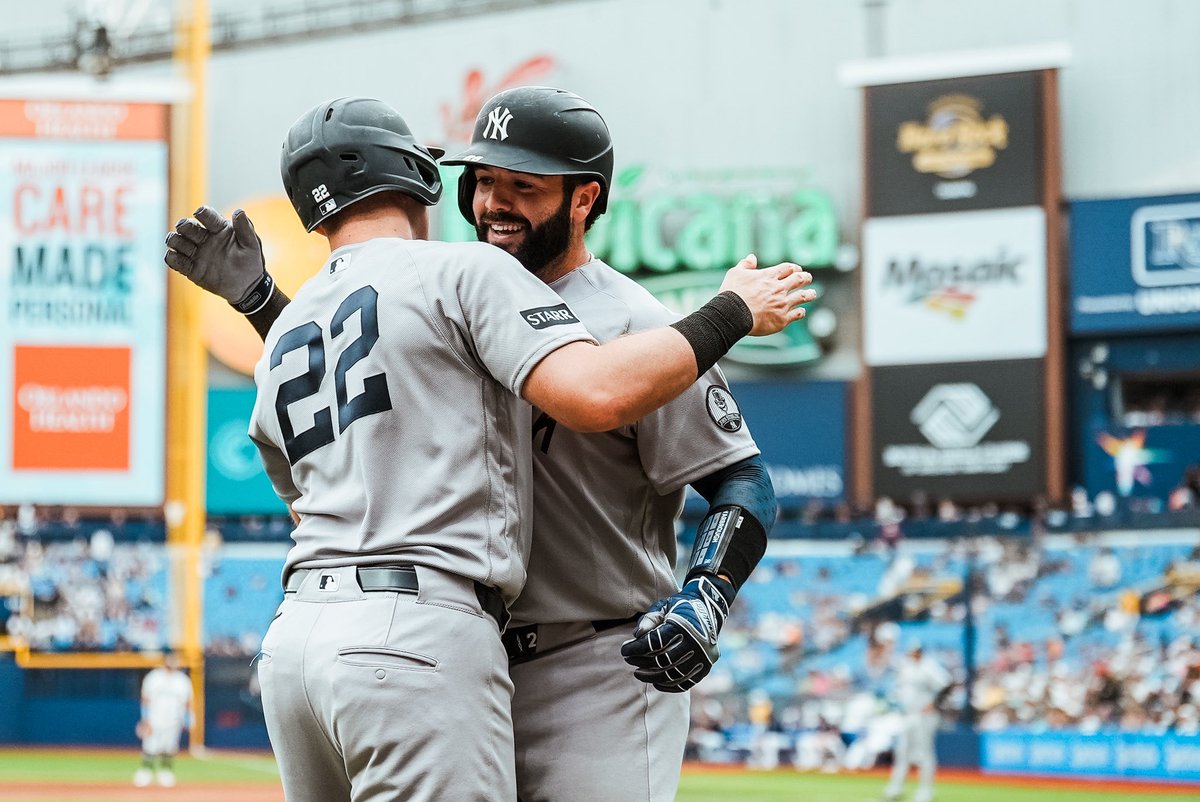 Yankees's tweet photo. Smiles all around 😁

#RepBX https://t.co/uMM8EJFQNY