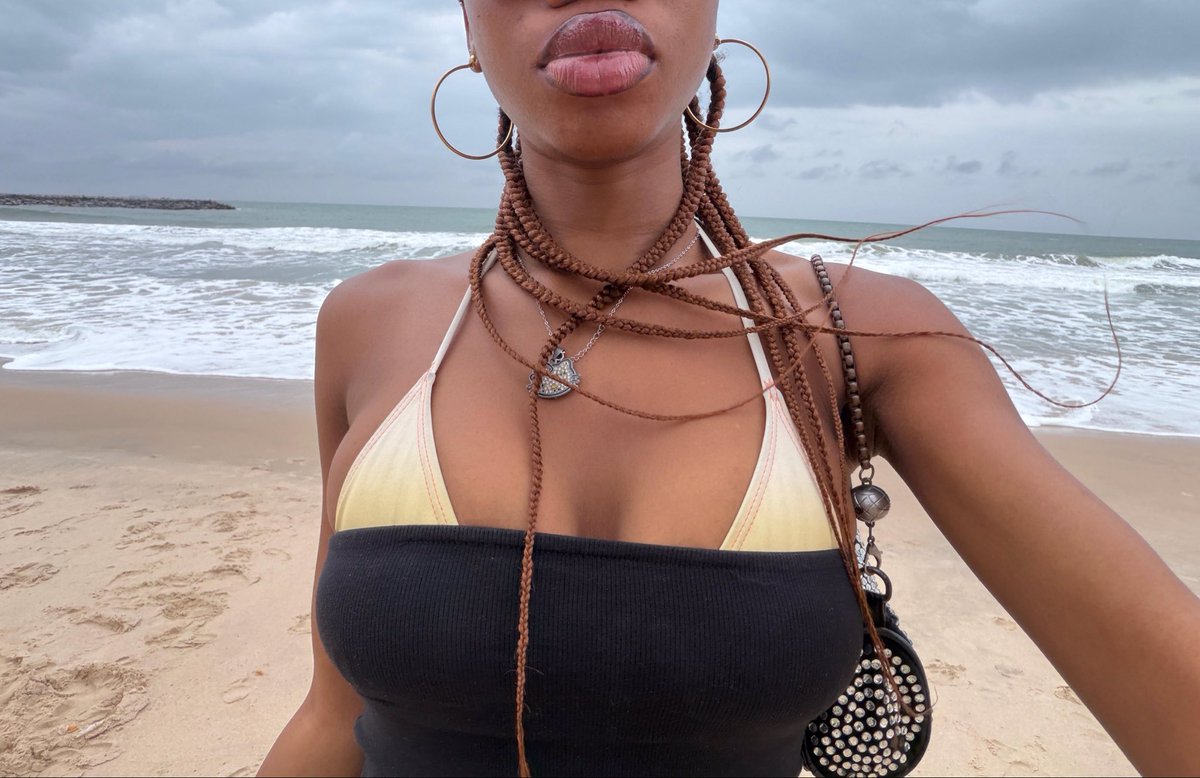smaaaau's tweet photo. the beach is lowkey my favorite place to be. https://t.co/S8CDS3EhSp