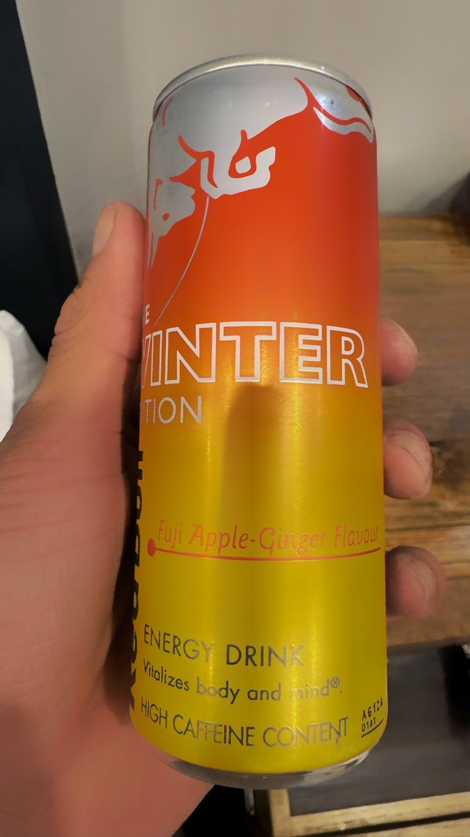 FigjamZa's tweet photo. Normally @redbull your “seasonal” flavors aren’t bad but also aren’t any thing special… 

Your Fuji Apple Ginger Flavour is amazing 
Why can’t we have this permanently #SouthAfrica #please #redbull https://t.co/CoAMnAJkHJ