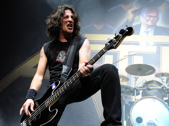 ErasRock's tweet photo. #HappyBirthday Frank Bello (1965-)
Músico estadounidense y bajista de la banda @Anthrax. https://t.co/wIQBks8t1S