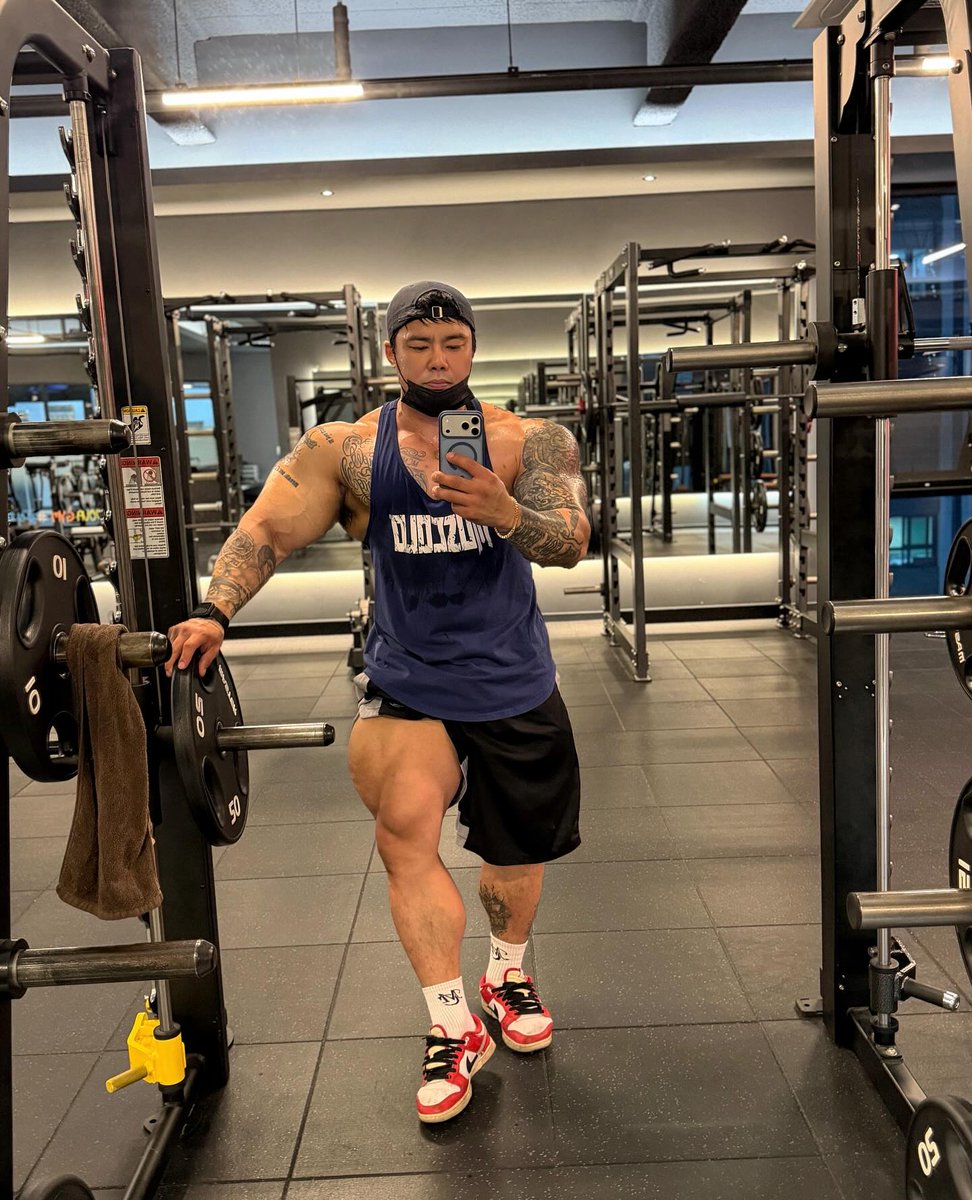 AArnoldan's tweet photo. Guess what im training today
#quadking #bodybuilder #quads #legday #malemodel #musclemonster #muscleworship #masculine #muscle #koreanbodybuilder https://t.co/MGcKp6fYgN