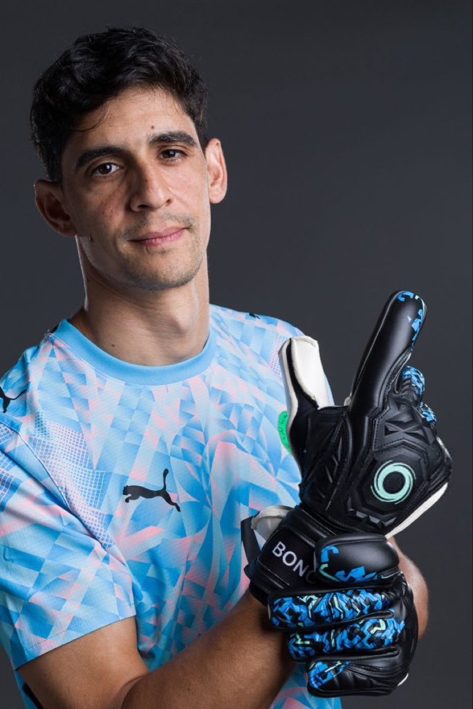MnbrAlhilal's tweet photo. 🚨🚨🚨🚨🚨🚨🎙️ جواد بدة - معلق bein:

"لقب الزعيم، تستحقه يا بونو لأنك تلعب بالهلال." 🐐💙💙💙💙💙💙 https://t.co/PCPtbZbDzI