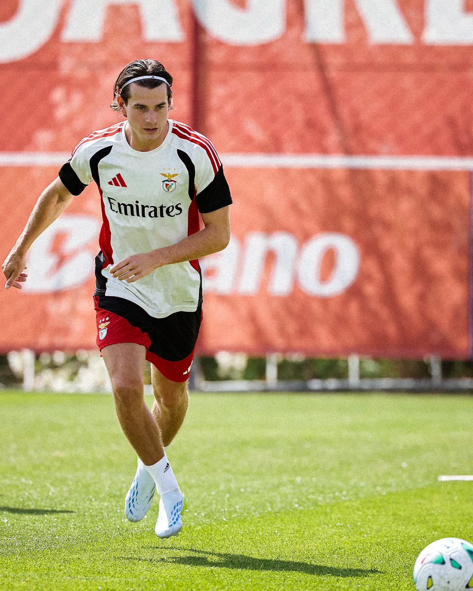 Benficafan2009's tweet photo. 🚨Official Jakub Kaminski Will wear number 13 for Benfica ✅🇵🇱 https://t.co/GtXGwziE9A
