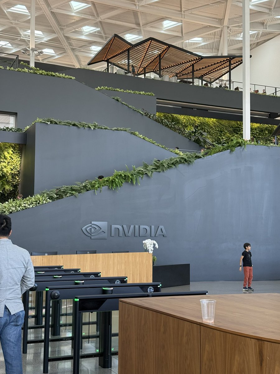 shong0504's tweet photo. nvidia I am inside you https://t.co/LmT8BMAXvl