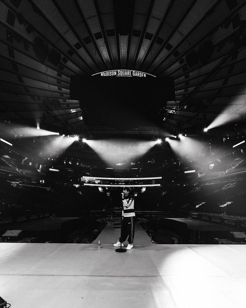 killemind's tweet photo. how did we get here? 🌟🤍 https://t.co/gyoz85qNgR