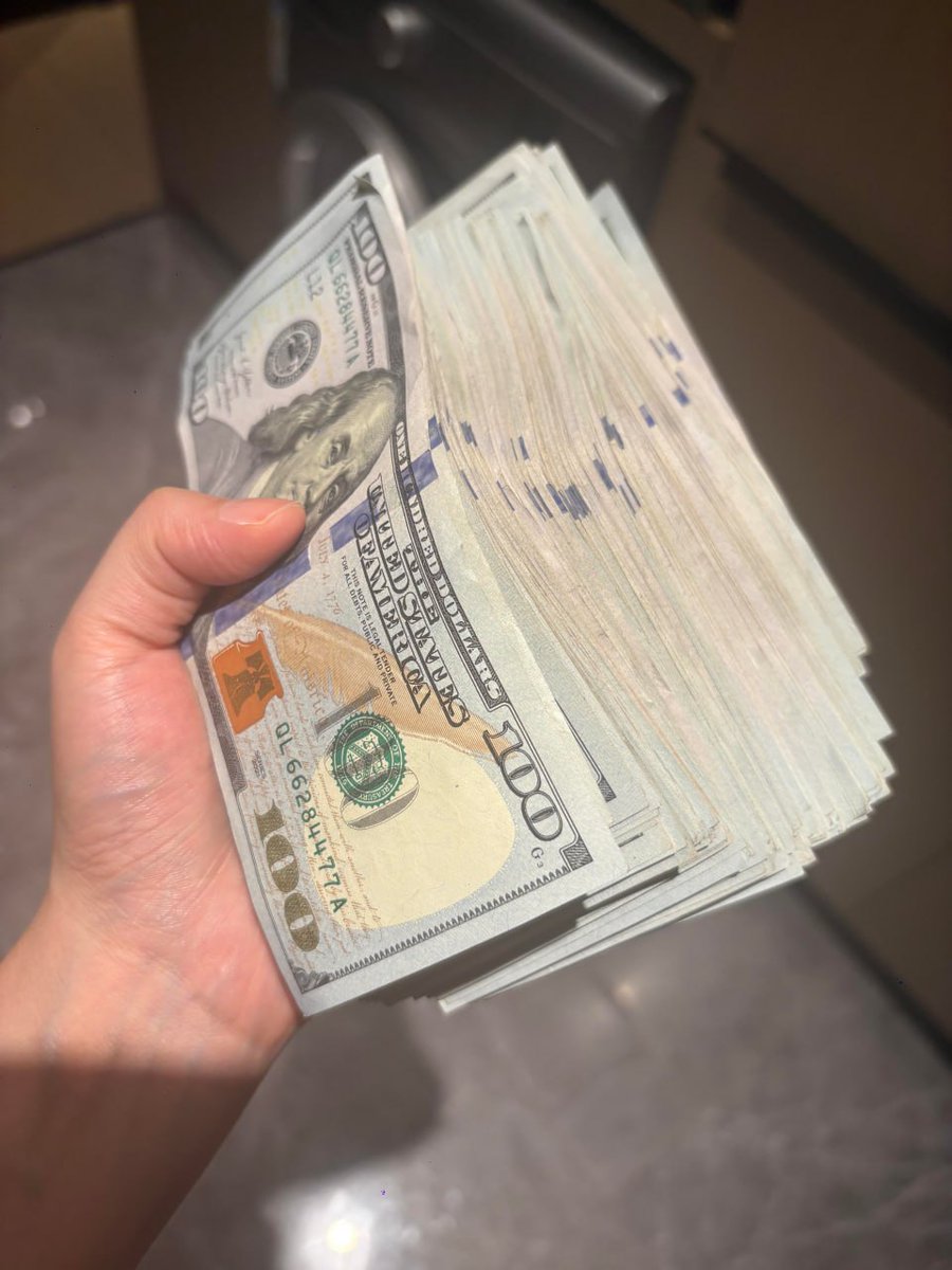 zNick7's tweet photo. Time changes, but the hustle stays the same. 💵✨Out with the old, in with the new. https://t.co/cdgm2CTtkg