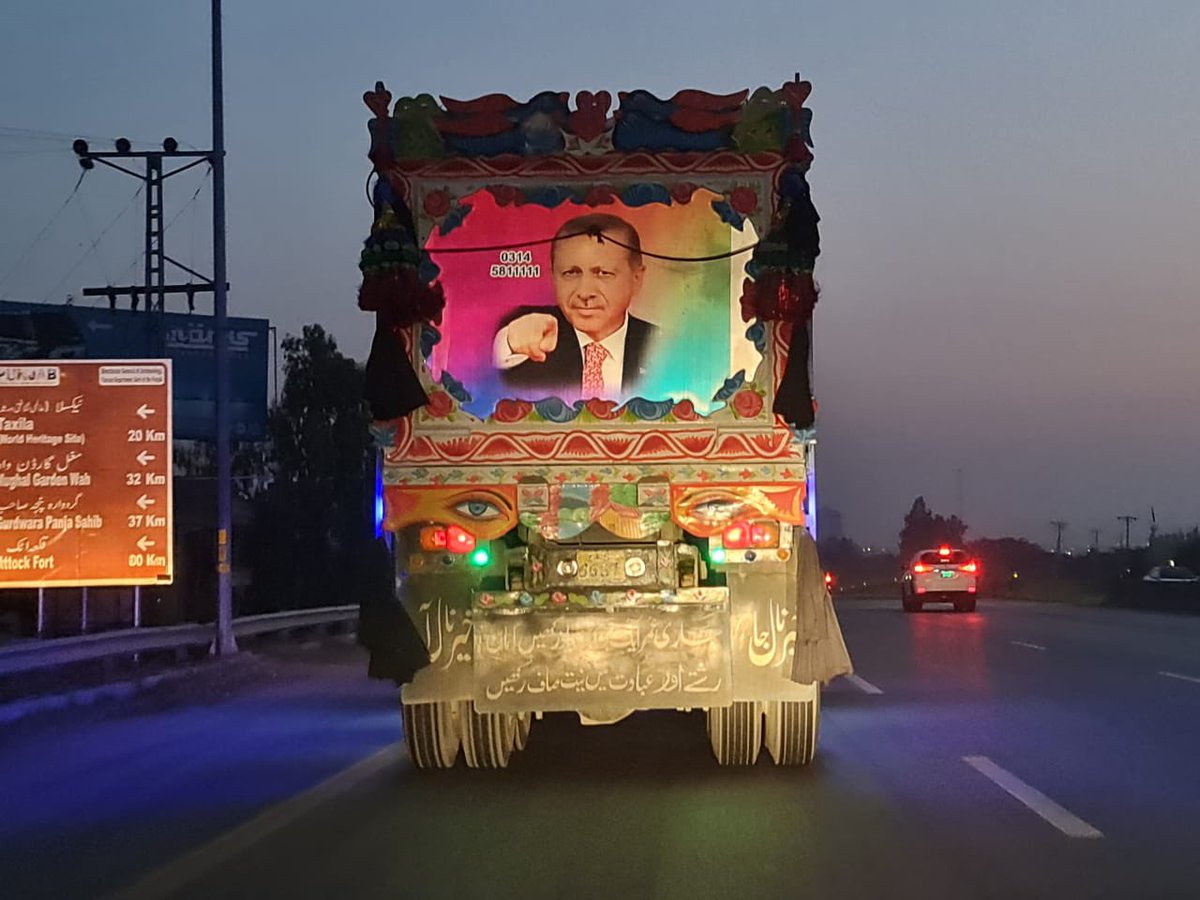 AliSahin501's tweet photo. An itibariyle buradan binlerce km uzakta Pakistan da bir otobanda… https://t.co/TbOSLMuJxx