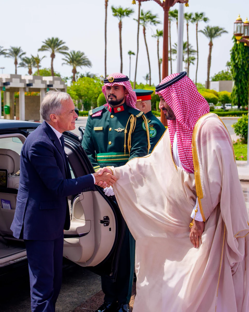 Prime Minister Mark Carney is greeted by the Crown Prince and Prime Minister of Saudi Arabia, His Royal Highness Mohammed bin Salman, upon his arrival at the Royal Palace in Jeddah, Saudi Arabia.