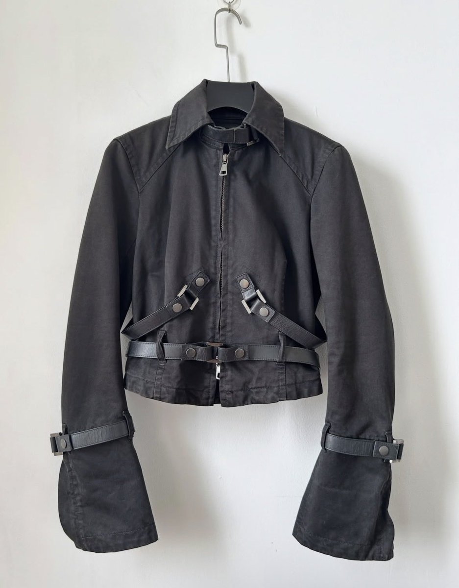 pinkskysyre's tweet photo. AW05 dsquared bondage jacket https://t.co/nrAXtwjcWq
