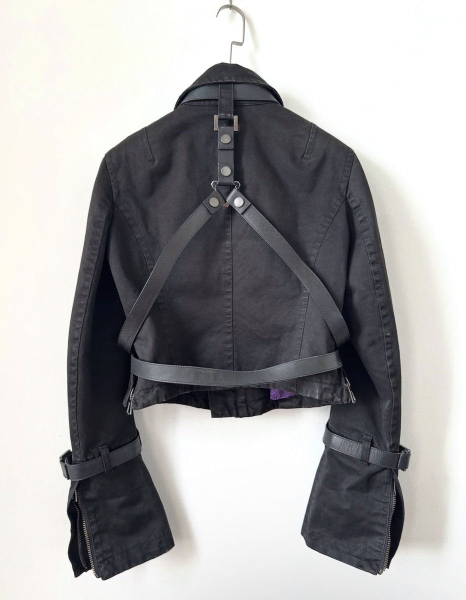 pinkskysyre's tweet photo. AW05 dsquared bondage jacket https://t.co/nrAXtwjcWq